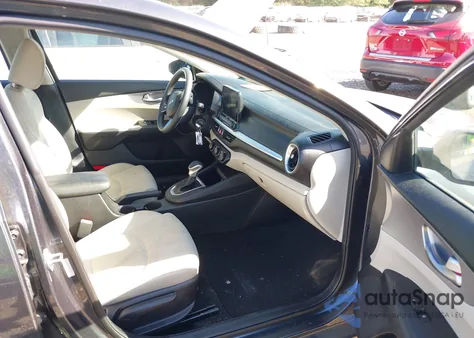 2022 Kia Forte Lxs z USA, uszkodzony, nr VIN 3KPF24AD3NE448955